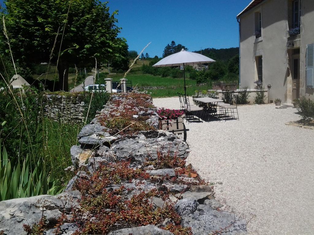 Bed and Breakfast Le Repos Coquelicot Montillot Exterior foto